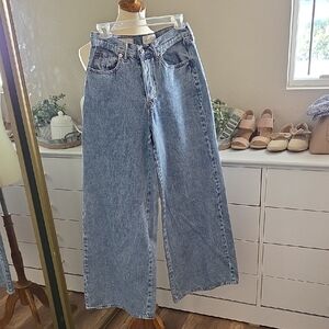 Universal Thread Wide-Leg High-Rise Jeans - Light Blue Wash